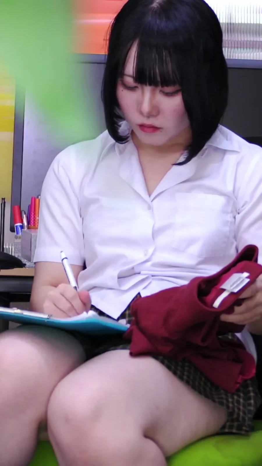 あどけない顔して実は欲求不満?はみ毛がそそる淫乱美少女 のスクリーンショット 5