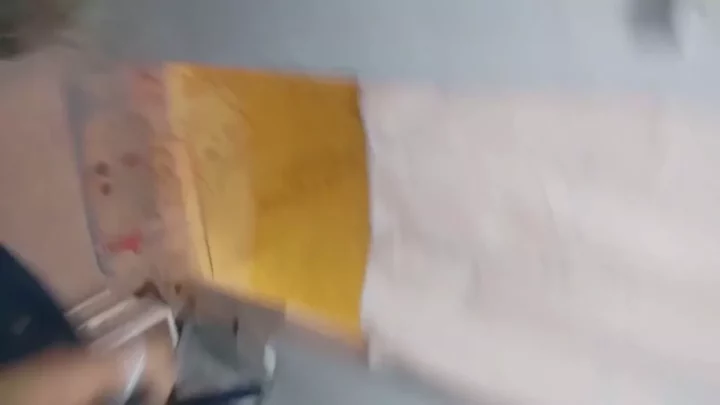 Screenshot 2 from トイレの盗撮犯、住宅街で絶好の獲物を発見！