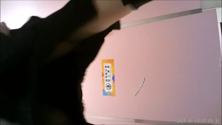 Screenshot 2 from 隠しカメラが捉えた！美女2人のカラオケ密会