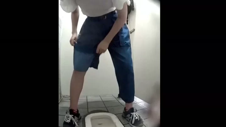 Screenshot 7 from 潮風とナプキン…隠し撮りが暴く海のトイレの秘密