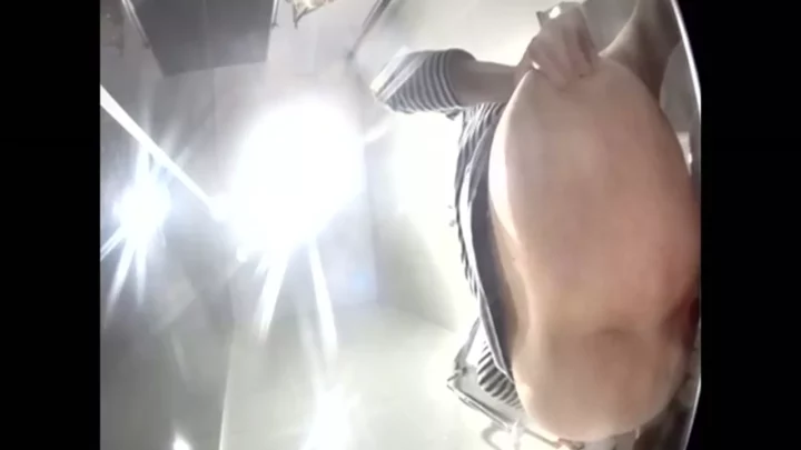 Screenshot 11 from 潮風とナプキン…隠し撮りが暴く海のトイレの秘密