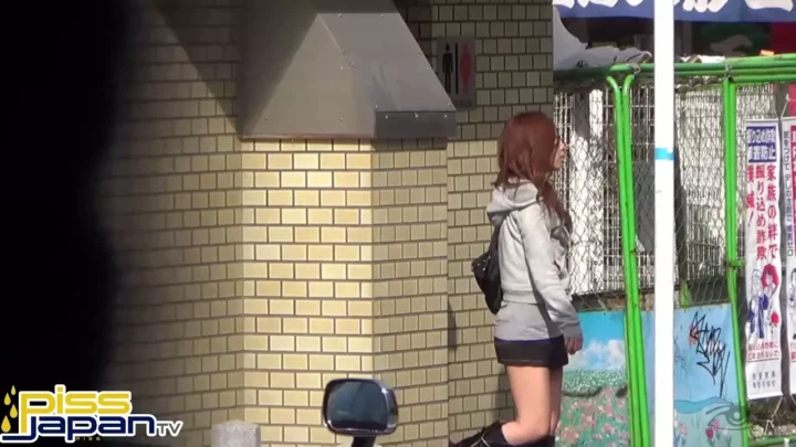 Screenshot 3 from 限界寸前！トイレまで我慢できない彼女の決壊