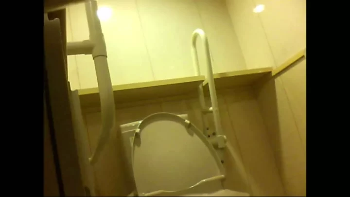 Screenshot 3 from マ○ドの制服姿で…バイト中に秘密のイタズラ！