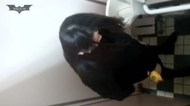 Screenshot 3 from 駅舎の化粧室で繰り広げられる密かなる艶事