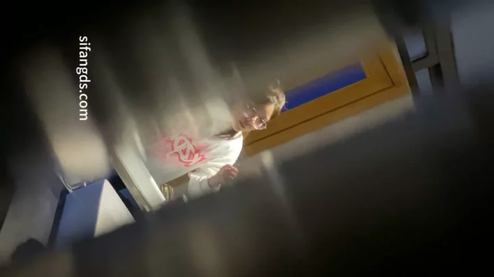 女子高生トイレ盗撮：流出映像 のスクリーンショット 3