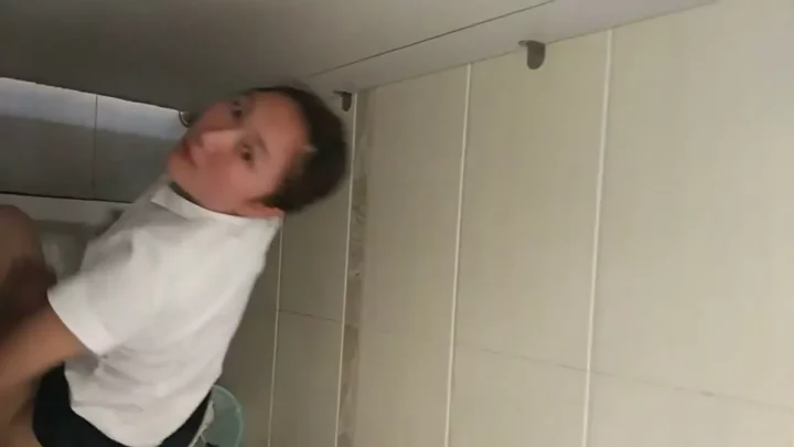 ハイヒール美女の密かな時間！トイレで魅せるエージェント のスクリーンショット 3
