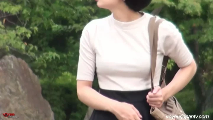 Screenshot 3 from 覗き見！彼女の秘密の放尿現場