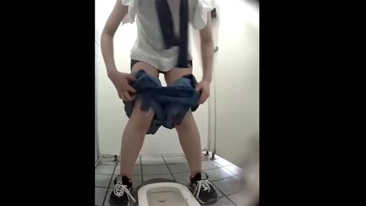 Screenshot 8 from 潮風とナプキン…隠し撮りが暴く海のトイレの秘密