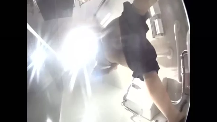 Screenshot 12 from 潮風とナプキン…隠し撮りが暴く海のトイレの秘密