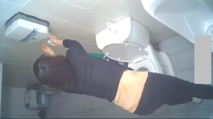 Screenshot 4 from 中国のトイレで盗撮！衝撃の隠しカメラ映像