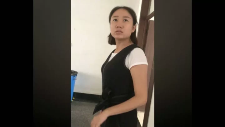 中国のトイレで捉えた秘密の瞬間！大胆な盗撮 のスクリーンショット 4