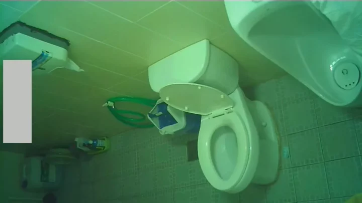 中国の公衆トイレで盗撮！美女の決定的瞬間 のスクリーンショット 4