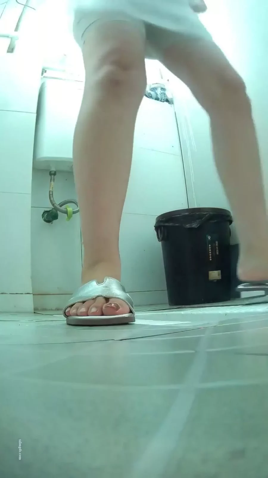 女子大のトイレに潜入!盗撮されたお嬢様たちの秘密 のスクリーンショット 4
