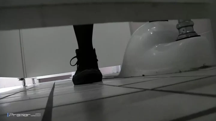 Screenshot 1 from 秋の訪れに胸高鳴る…大胆不敵な盗撮の瞬間