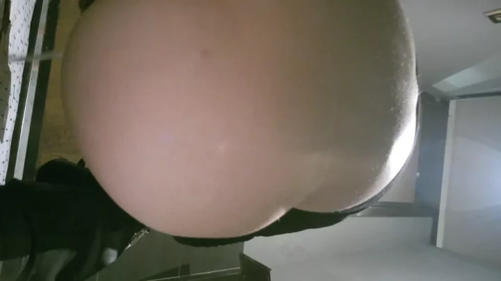 【流出】高画質4K!バー女子トイレ盗撮の衝撃記録 のスクリーンショット 1