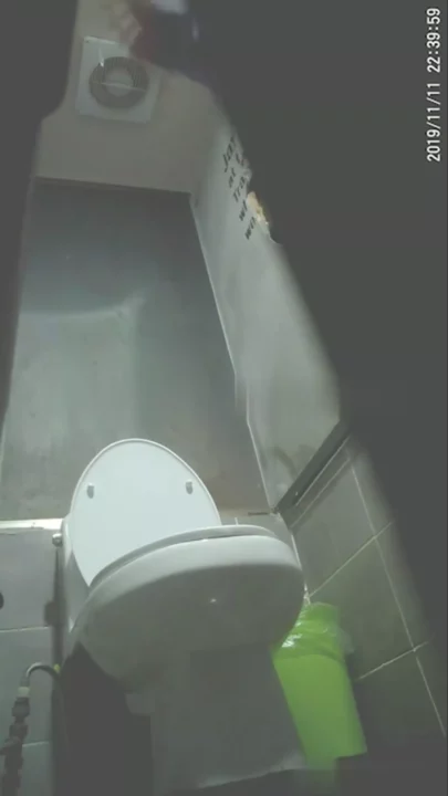 酔い潰れて危機一髪！？韓国女子大生のトイレ隠し撮り のスクリーンショット 2