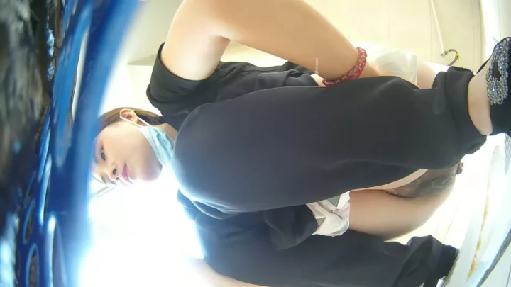 Screenshot 2 from 隠し撮り！絶世の美女、衝撃の漏洩