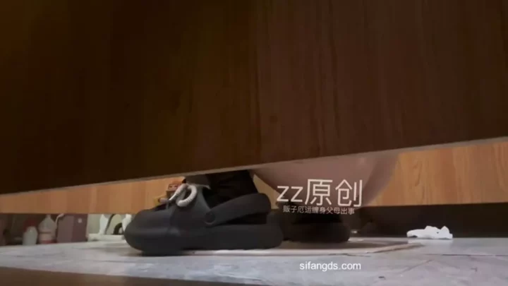 Screenshot 2 from 潜入！盗撮！美人ダンサーたちの秘密のトイレタイム