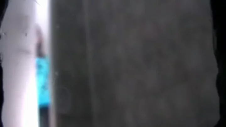 Screenshot 2 from 禁断の行為…女性の決意と排泄の瞬間