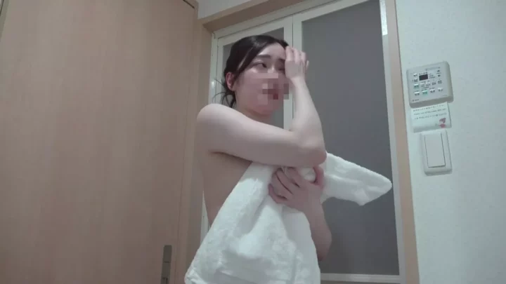 民泊で魅せる、過去最高級の爆乳おっぱいと清楚系美女 のスクリーンショット 3