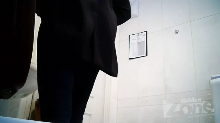 Screenshot 3 from 【隠し撮り】トイレの個室で欲望が溢れ出す瞬間