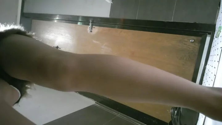 ナイトクラブ女子トイレの衝撃!高画質流出映像 のスクリーンショット 4
