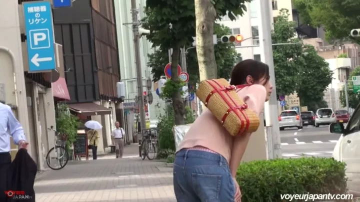 ピンチ！我慢の限界を迎えた女子たちの決死の放尿シーン のスクリーンショット 1