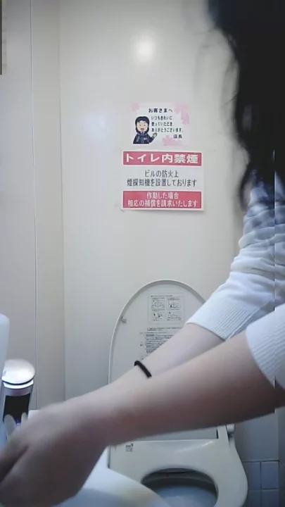 トイレ隠し撮り!可愛いJD&若奥様5人の秘密 のスクリーンショット 1