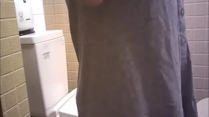 コンビニトイレの秘密：禁断の盗撮現場Part3 のスクリーンショット 2