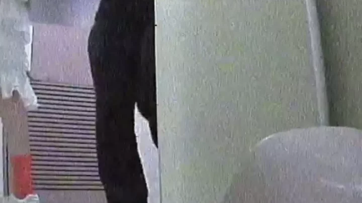 激レア!和式トイレで繰り広げられる禁断の嗅覚体験 のスクリーンショット 2