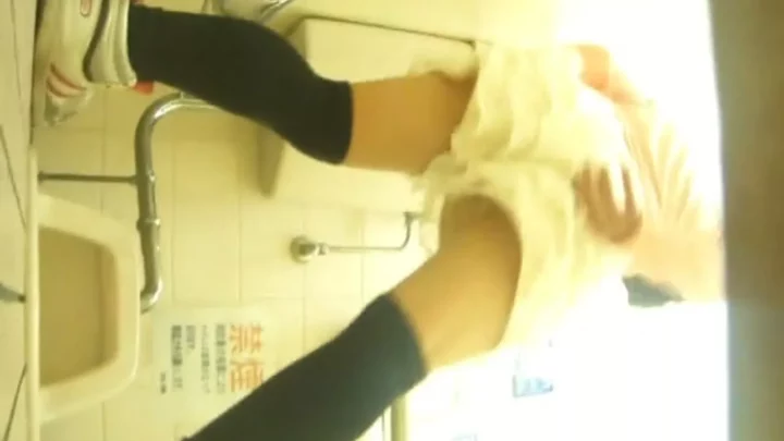 年末年始は覗き三昧！美女たちの秘密を盗撮 のスクリーンショット 3