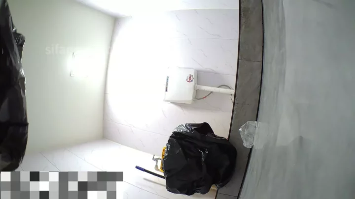 モデル事務所のトイレ盗撮！女神の秘密が暴かれる のスクリーンショット 3