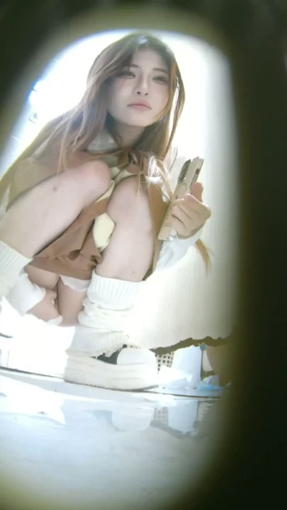 白いドレスの美女たちを捉えた隠し撮り4部作 のスクリーンショット 3