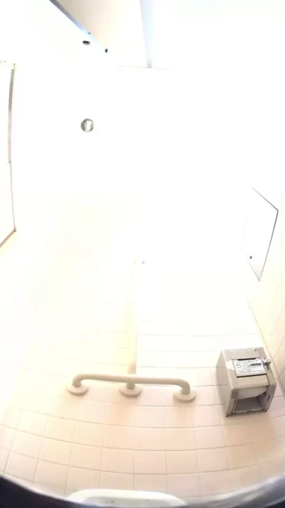 【トイレカメラ】個室で繰り広げられる驚きの瞬間！ のスクリーンショット 3