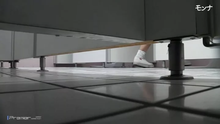 【盗撮】清楚系美女のトイレ姿を隠し撮り のスクリーンショット 4