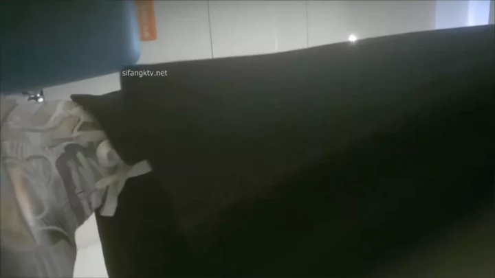 中国のトイレで盗撮！美女のお色気ハプニング のスクリーンショット 4