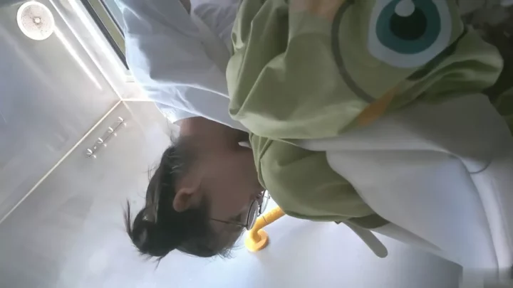 教員養成大学の隠し撮り！マスク姿の女子学生が… のスクリーンショット 4