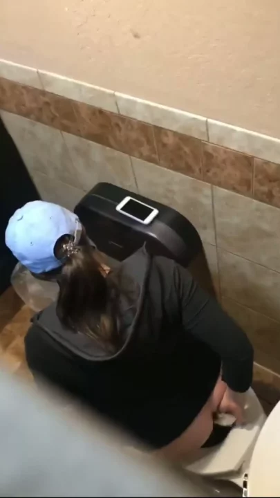 覗き見！パーティー女子の禁断のトイレタイム のスクリーンショット 4