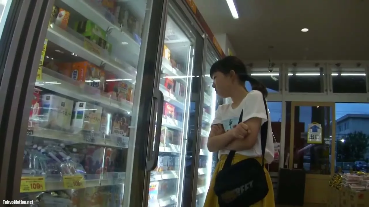 有名歌手そっくりさんが公共トイレで大胆露出! のスクリーンショット 12