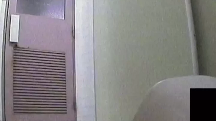 激レア!和式トイレで繰り広げられる禁断の嗅覚体験 のスクリーンショット 4