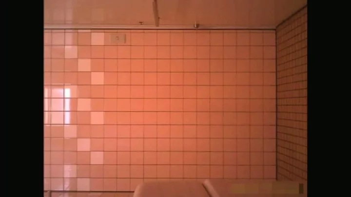 和式トイレ盗撮！女子大生から若妻まで18人 のスクリーンショット 1