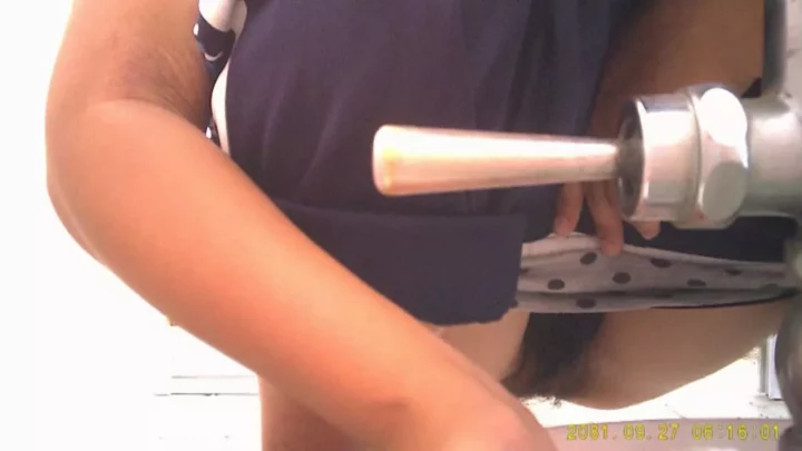 【トイレ盗撮】女神様3本立て！秘密の覗き見コレクション のスクリーンショット 1