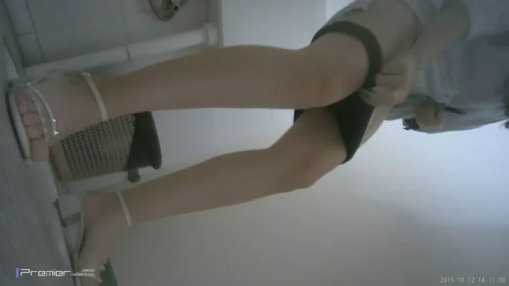 大胆不敵!日本の公共トイレで狙われた美尻盗撮 のスクリーンショット 1