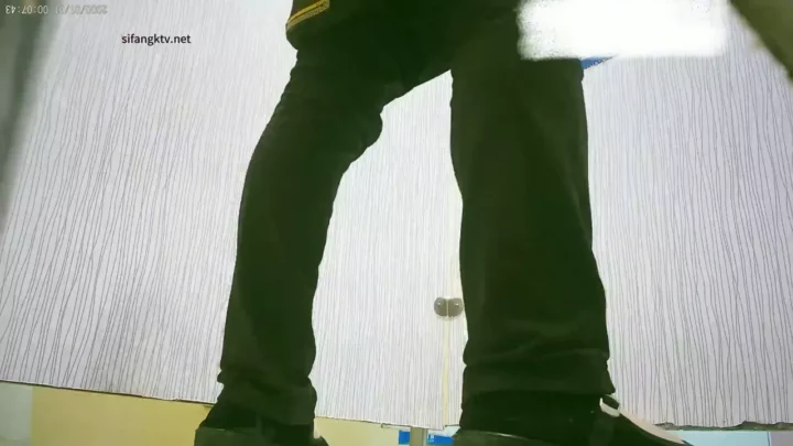 盗撮！ショッピングモールのトイレで衝撃の盗撮映像 のスクリーンショット 1