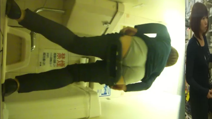 ハイビジョンで覗き見！魅惑のトイレ隠し撮り のスクリーンショット 2
