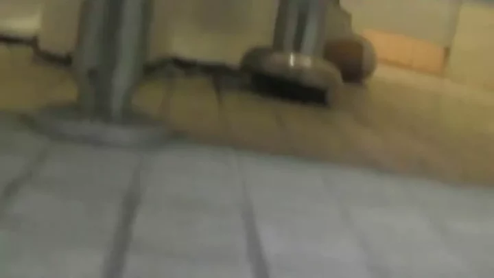 【無修正】乙女の恥ずかしい瞬間を盗撮！隠しカメラ映像 のスクリーンショット 6