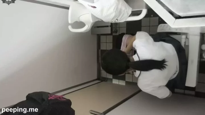 駅舎化粧室で繰り広げられる密会絵巻 VOL.25 のスクリーンショット 2