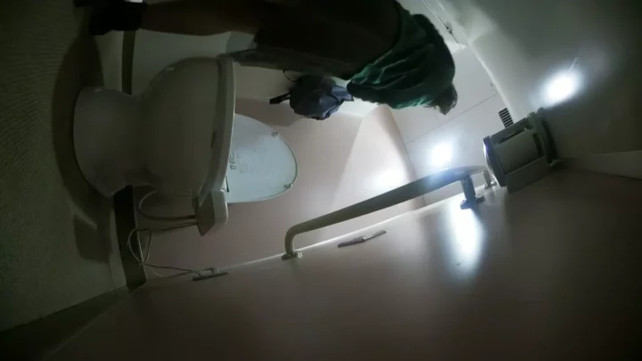 欲望が渦巻く都市の隠れた情景：駅・公衆トイレ盗撮 のスクリーンショット 2