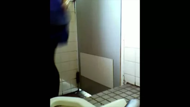 【ショップ店員】和式トイレ盗撮26連発！ のスクリーンショット 2