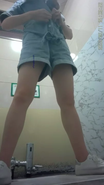 高級ブティックのトイレで密会！禁断の情事 のスクリーンショット 3